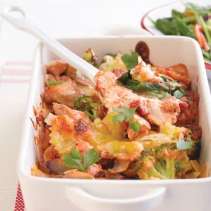Chicken and broccoli cheesy pasta bake