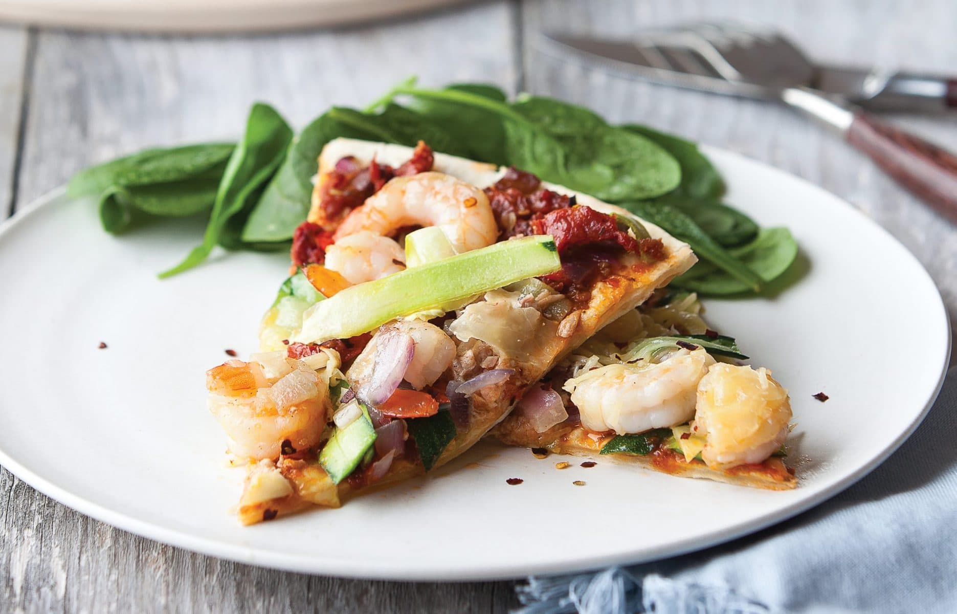 Chilli prawn pizza