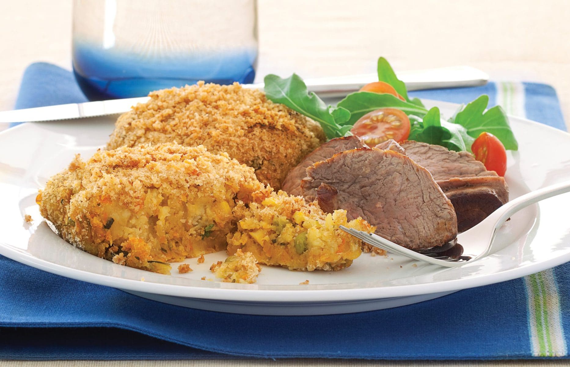 Crispy vegetable cakes with steak
