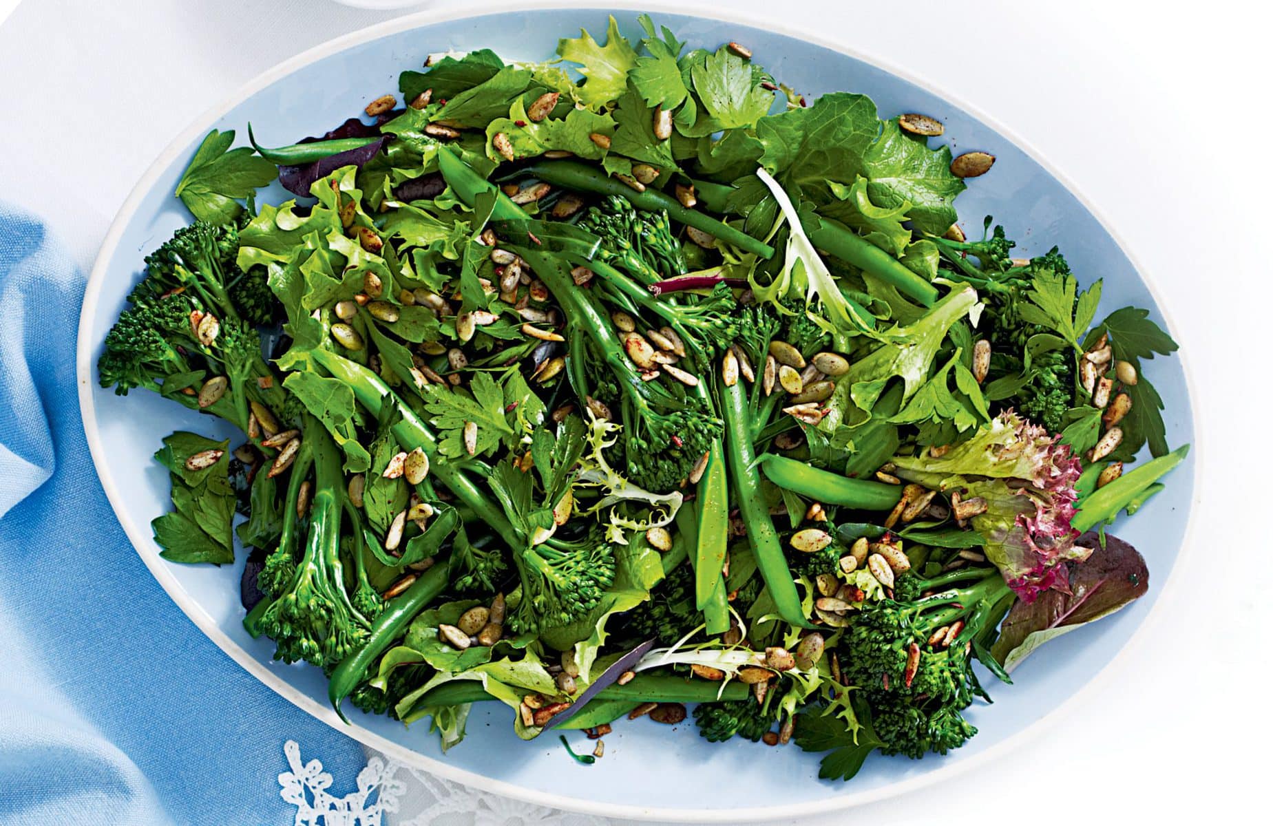 Green vege salad with crunchy seeds