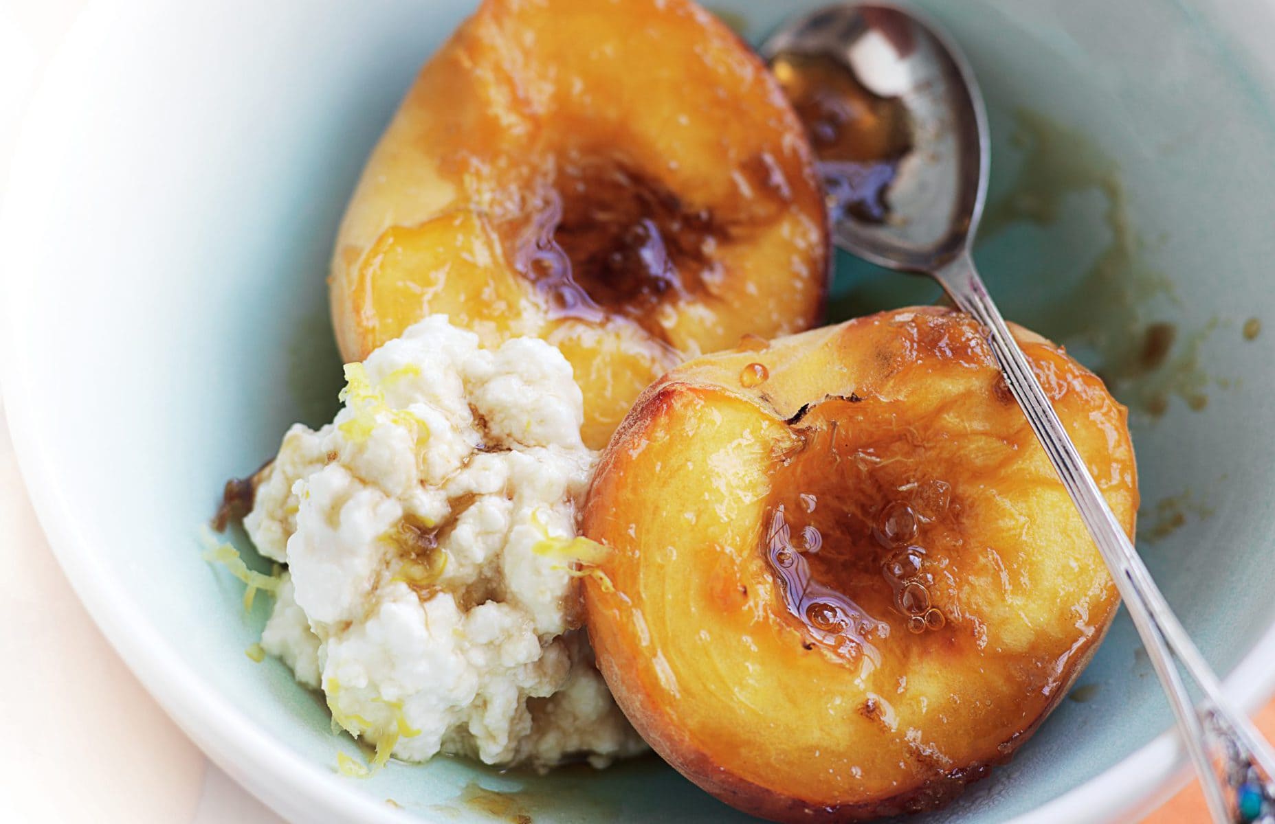 Grilled peaches with lemon ricotta cream