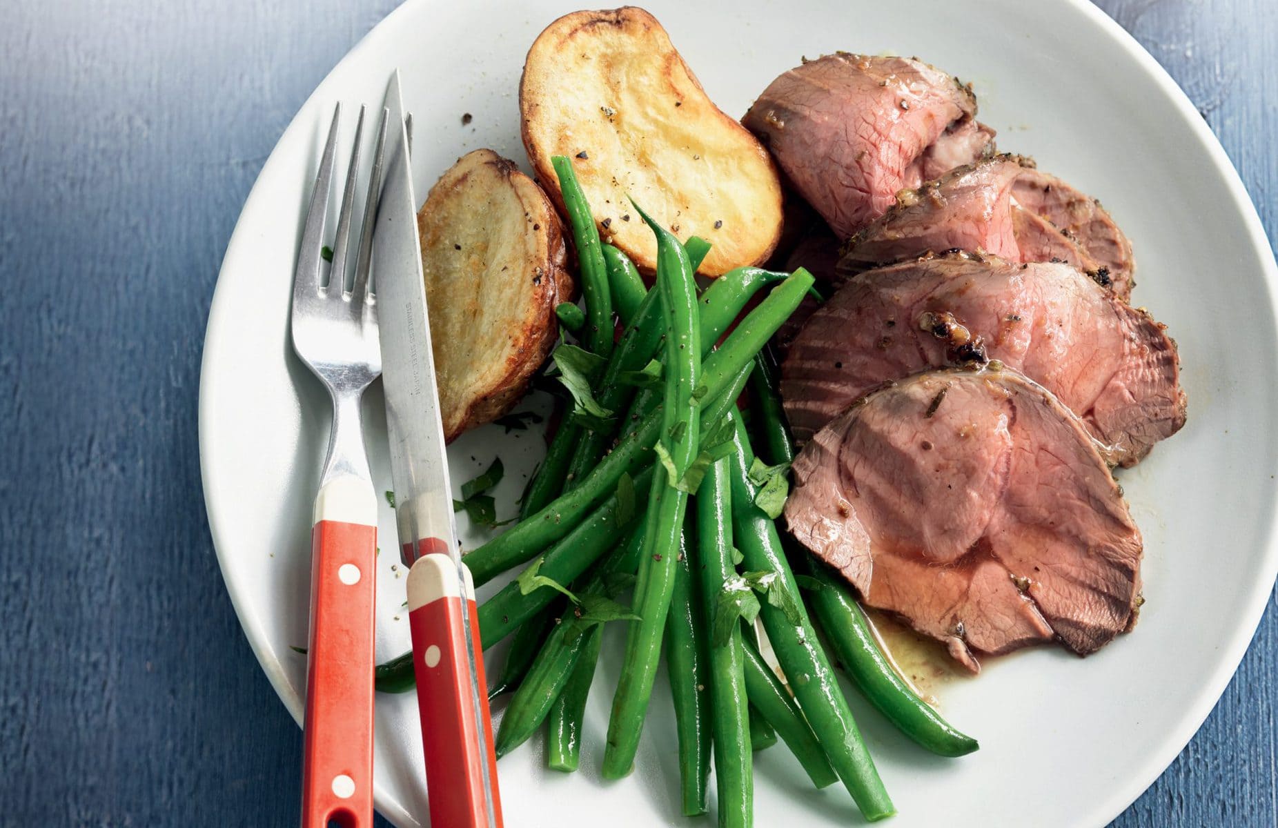 Lamb mini roast with oregano, garlic and lemon