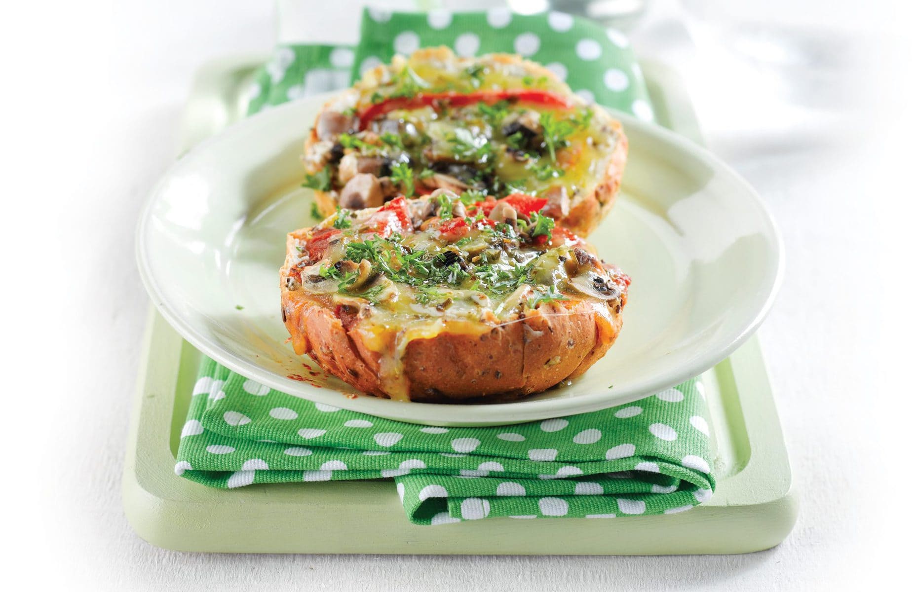 Cheesy pizza bun