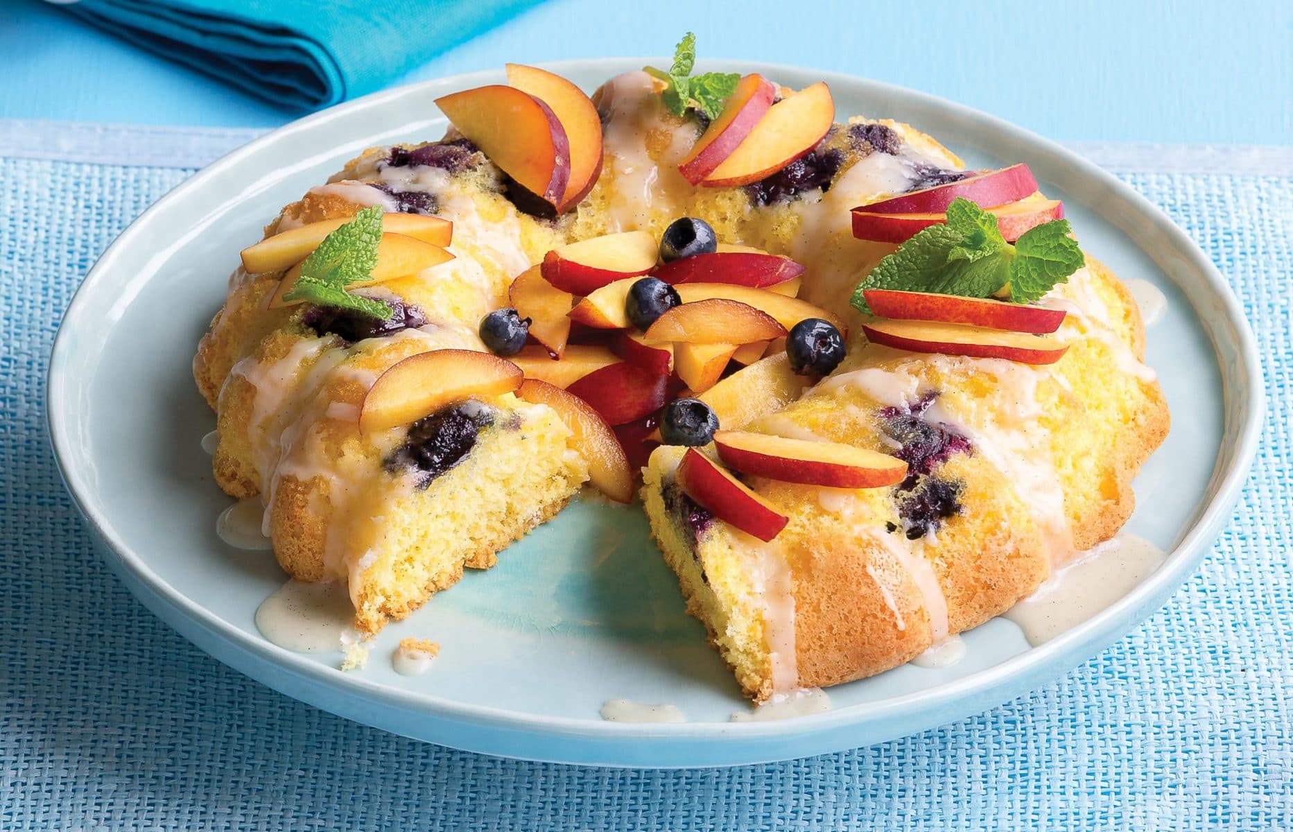 Nectarine sponge with blueberries