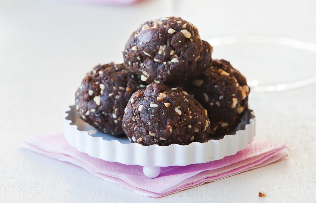 Peanut and cocoa balls