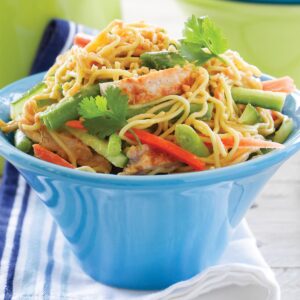 Peanut-chicken and noodle salad
