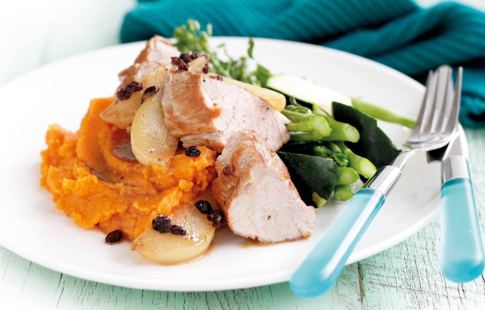 Pork fillet with pan-fried pears