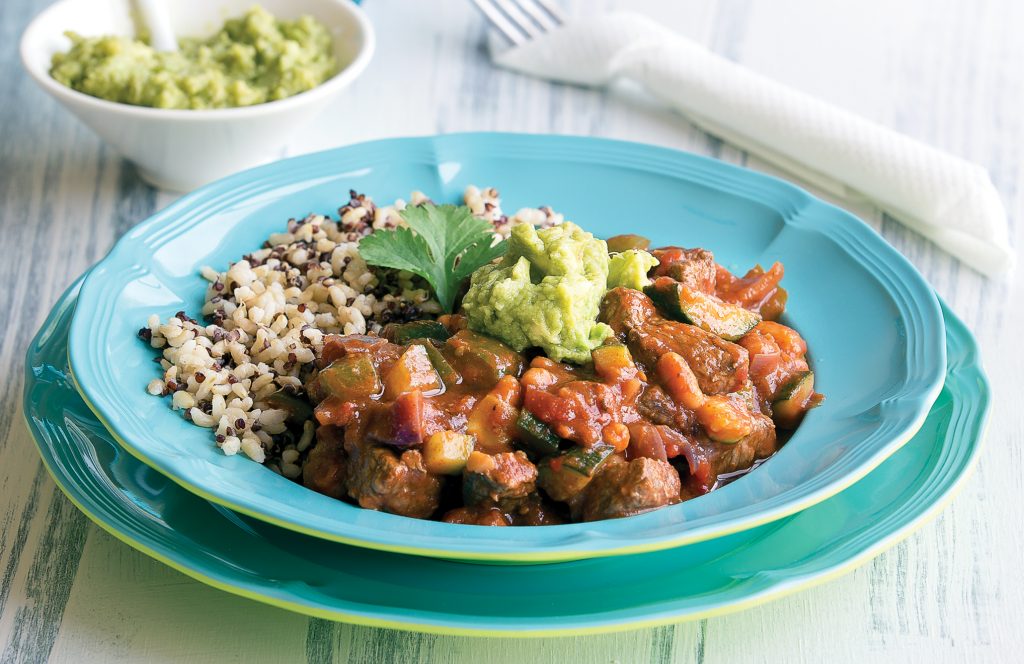 Smoky chilli con carne with guacamole