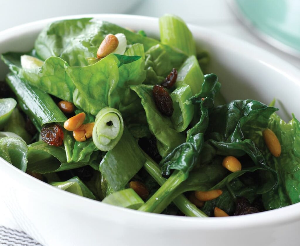Spinach with raisins and pine nuts