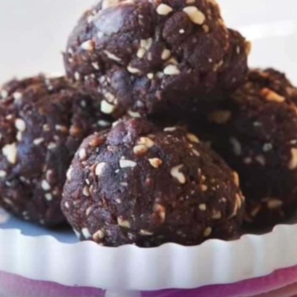 Peanut and cocoa balls
