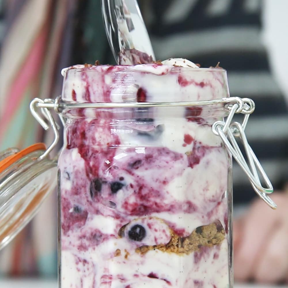 How to make: Blueberry cheesecake jars