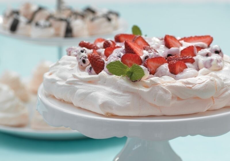 Berry pavlova