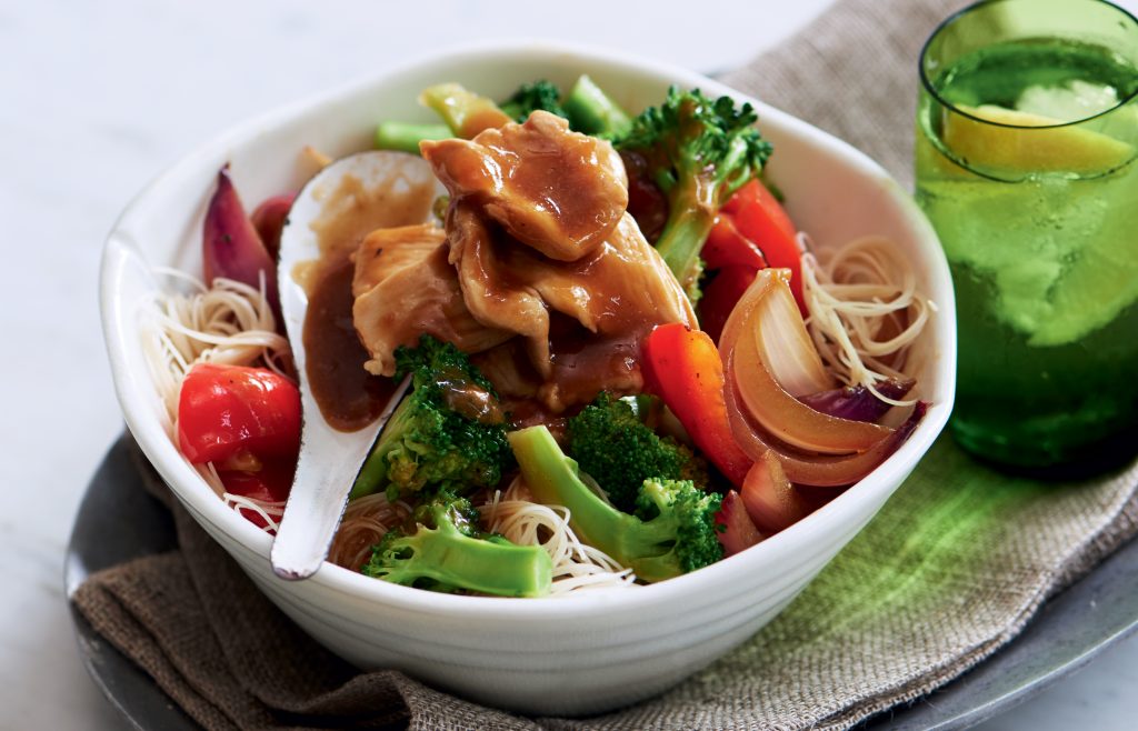Chicken and broccoli chow mein noodles Chicken and broccoli chow mein noodles