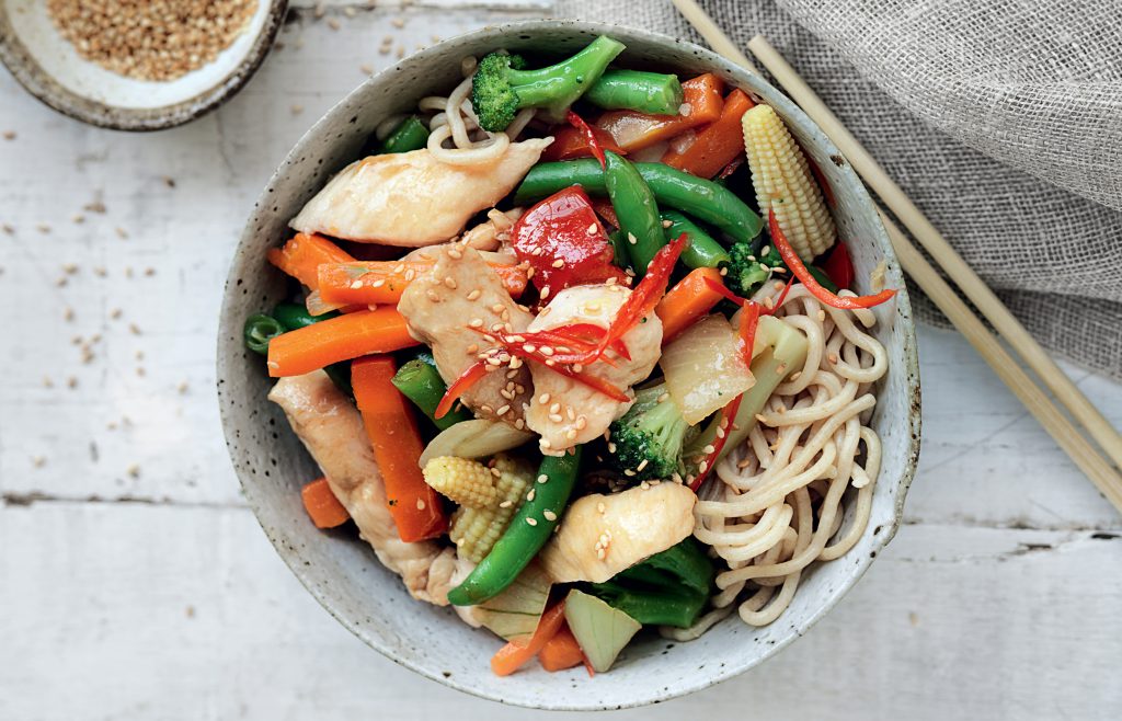 Chilli chicken stir-fry with noodles Chilli chicken stir-fry with noodles