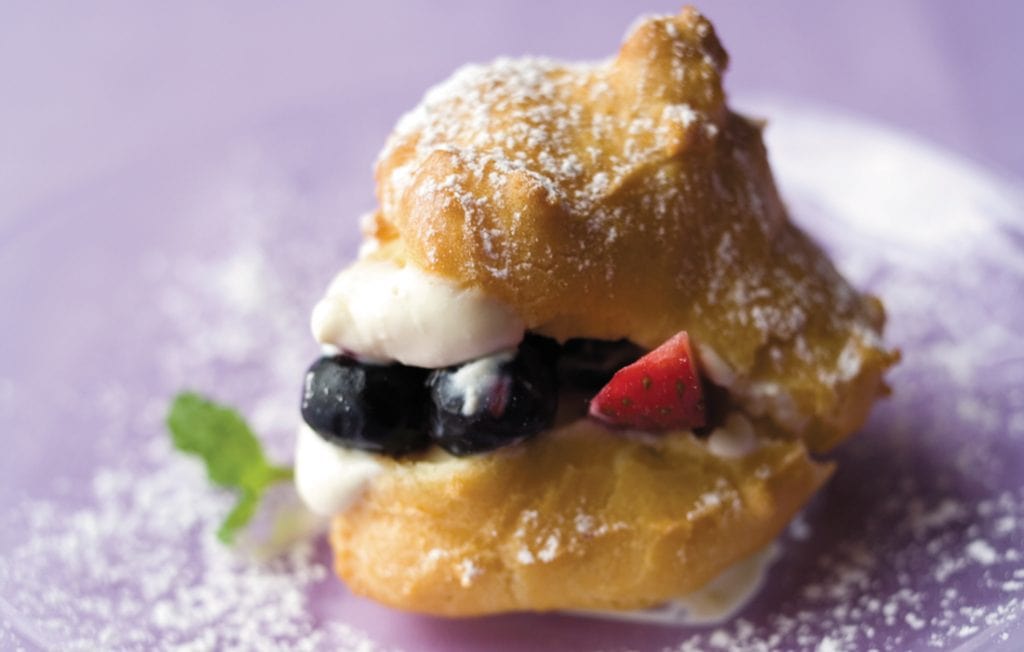 Fruit-filled choux puffs