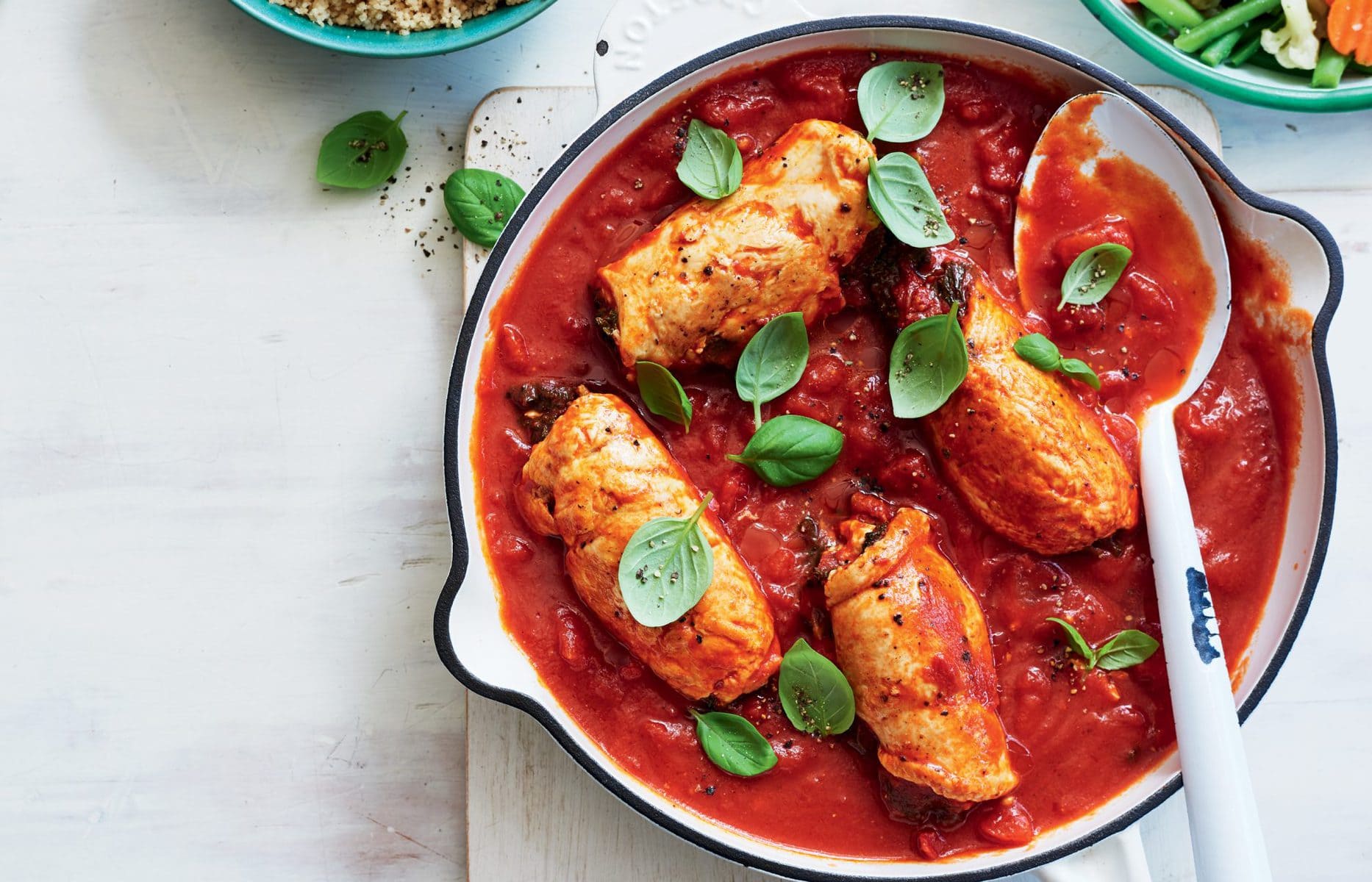 Kale, feta and tomato chicken bundles
