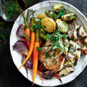 Pan-fried pork with mushroom and leek sauce