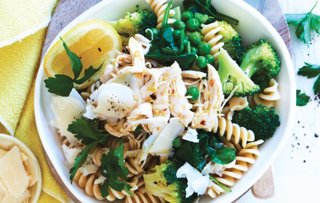 Pasta with broccoli, peas and chicken Pasta with broccoli, peas and chicken