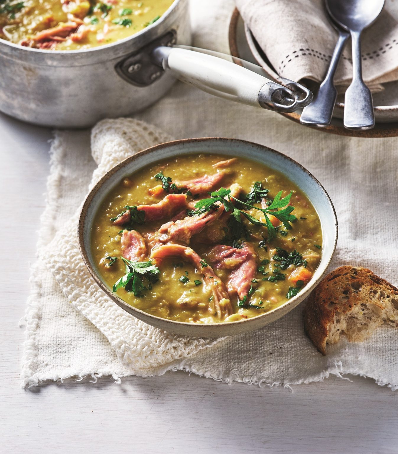 Slow-cooker pea and ham soup