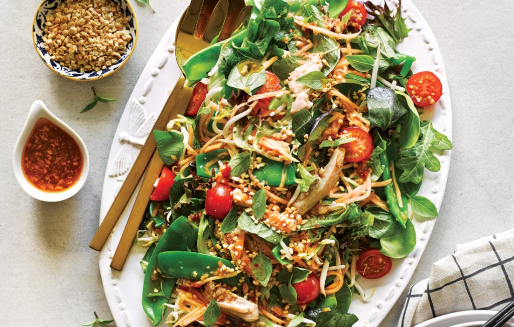 Som tum gai salad (paw paw salad)