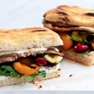Steak sandwich with mustard yoghurt