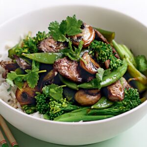 Stir-fried beef with mushrooms, peas and broccolini