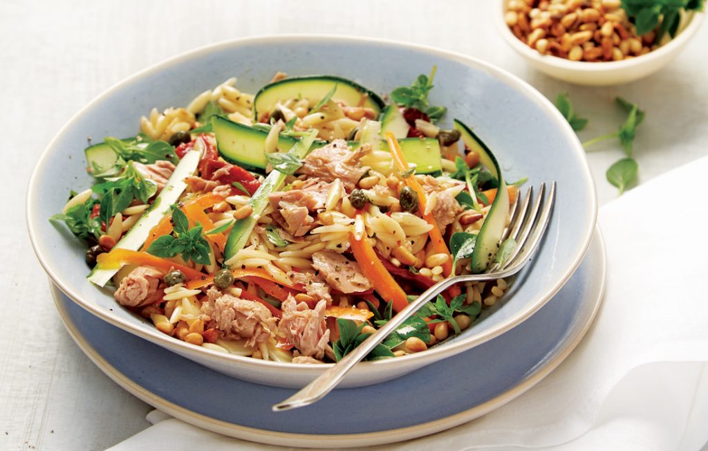 Tuna with vegetable strips and risoni