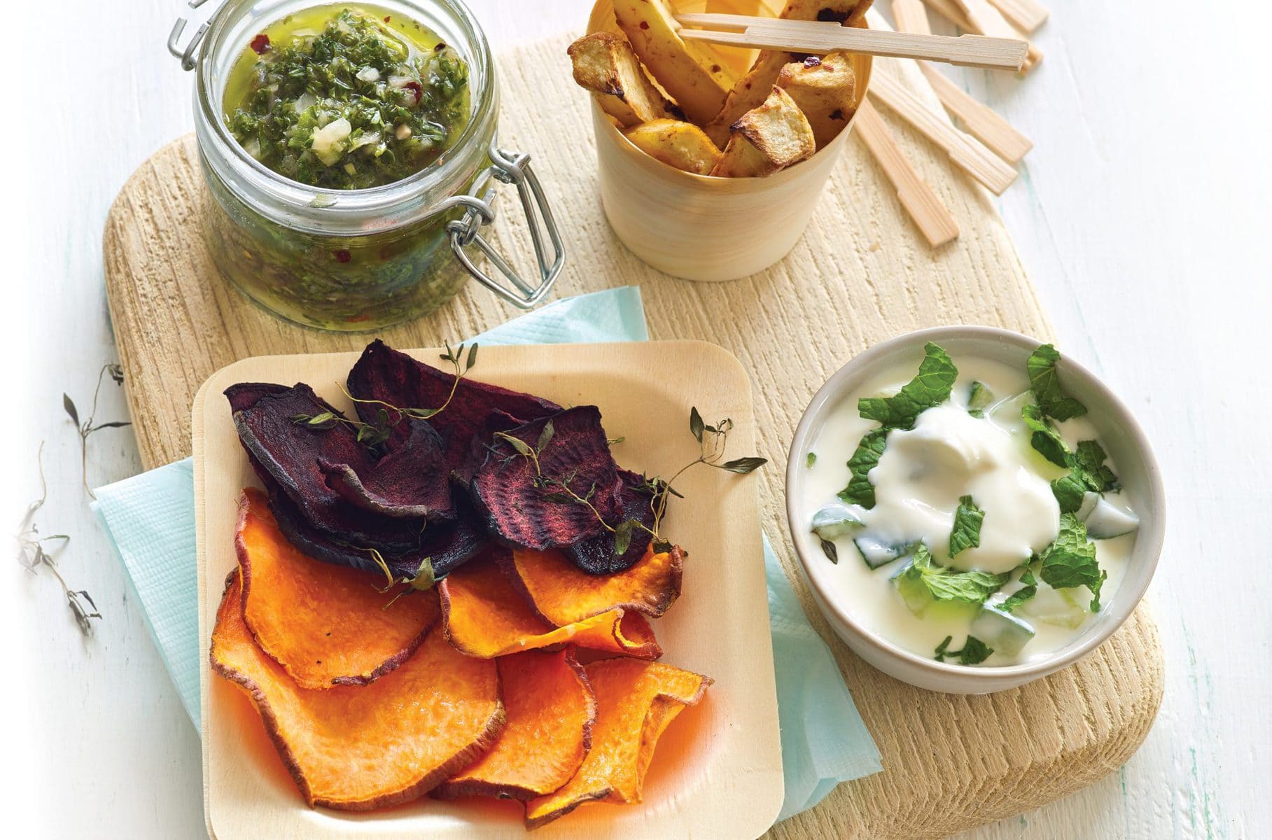Vegetable chips with chimichurri and yoghurt dip