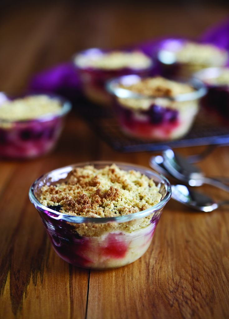 Apple and blackcurrant crumbles Apple and blackcurrant crumbles