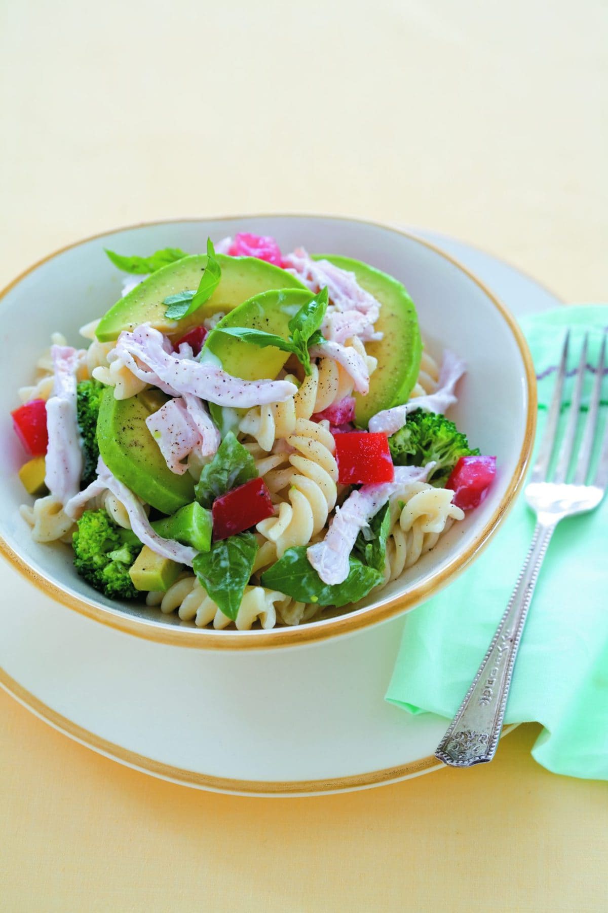 Avocado and smoked chicken pasta