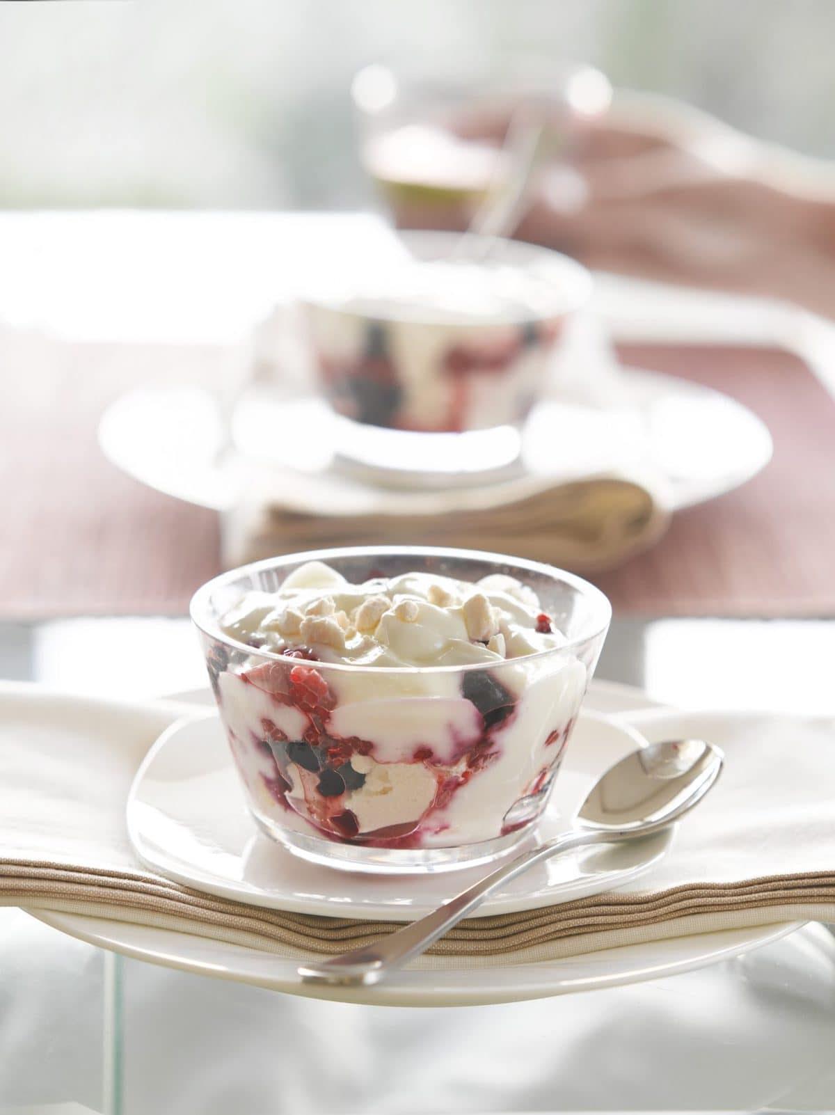 Berry meringue crunch