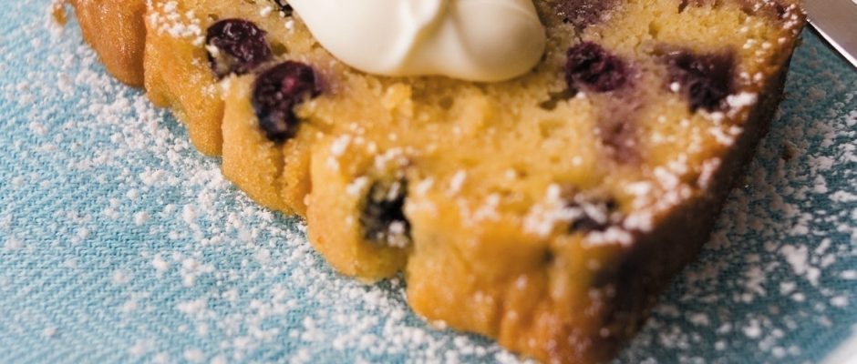 Blueberry yoghurt cake