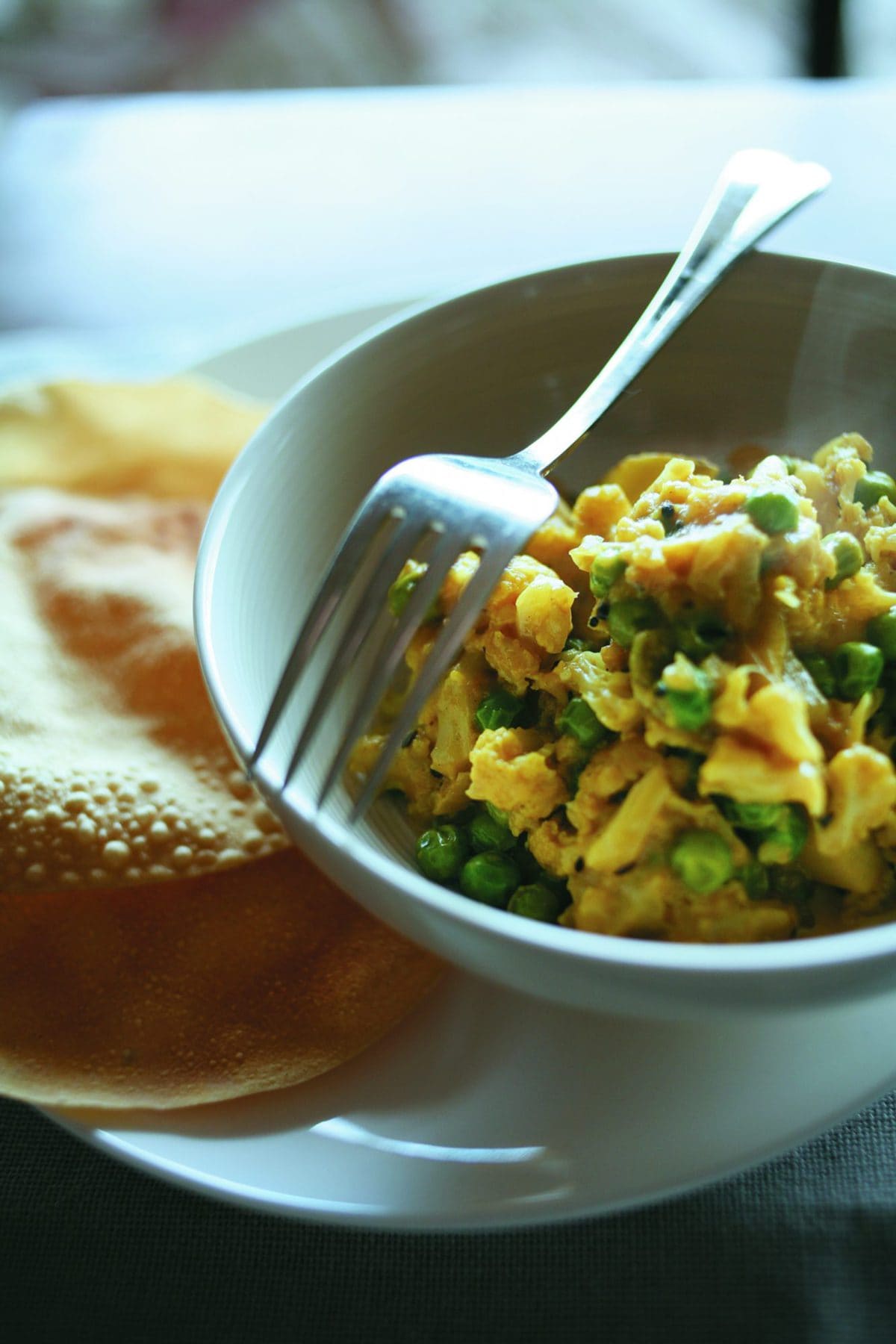 Cauliflower, pea and potato curry with poppadums