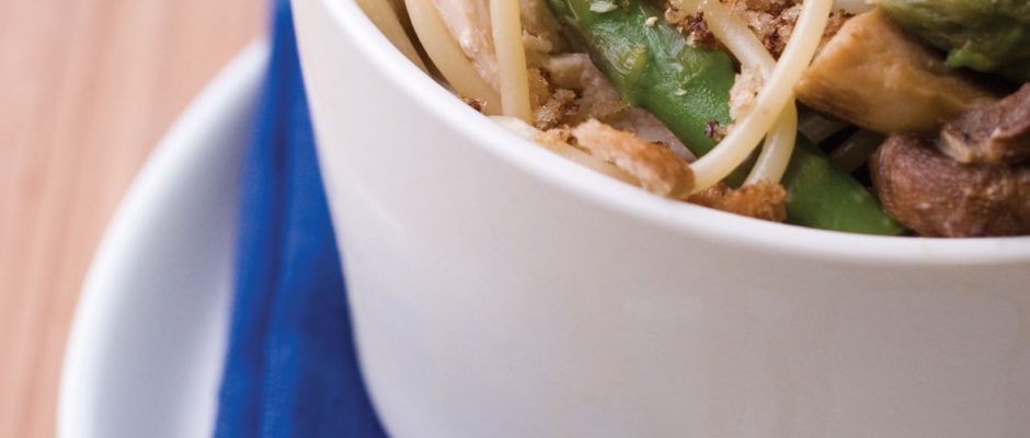 Chicken spaghetti with asparagus and roasted mushrooms