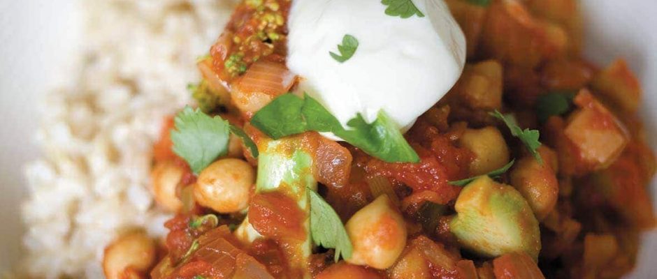 Chilli tomato sauce with chickpeas