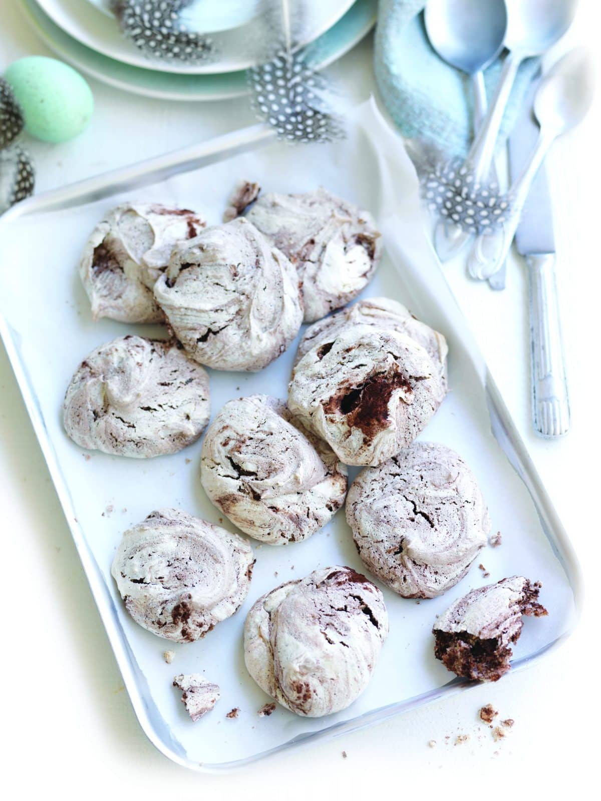 Chocolate-hazelnut meringues