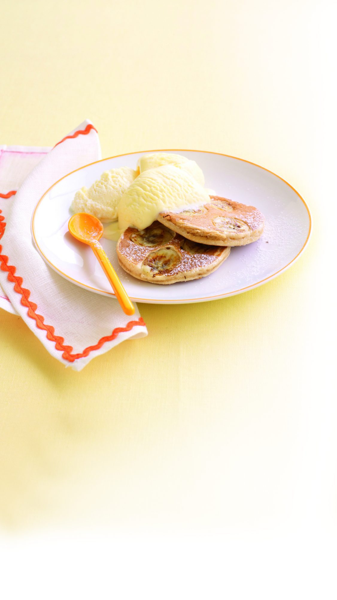 Cinnamon and banana pikelets