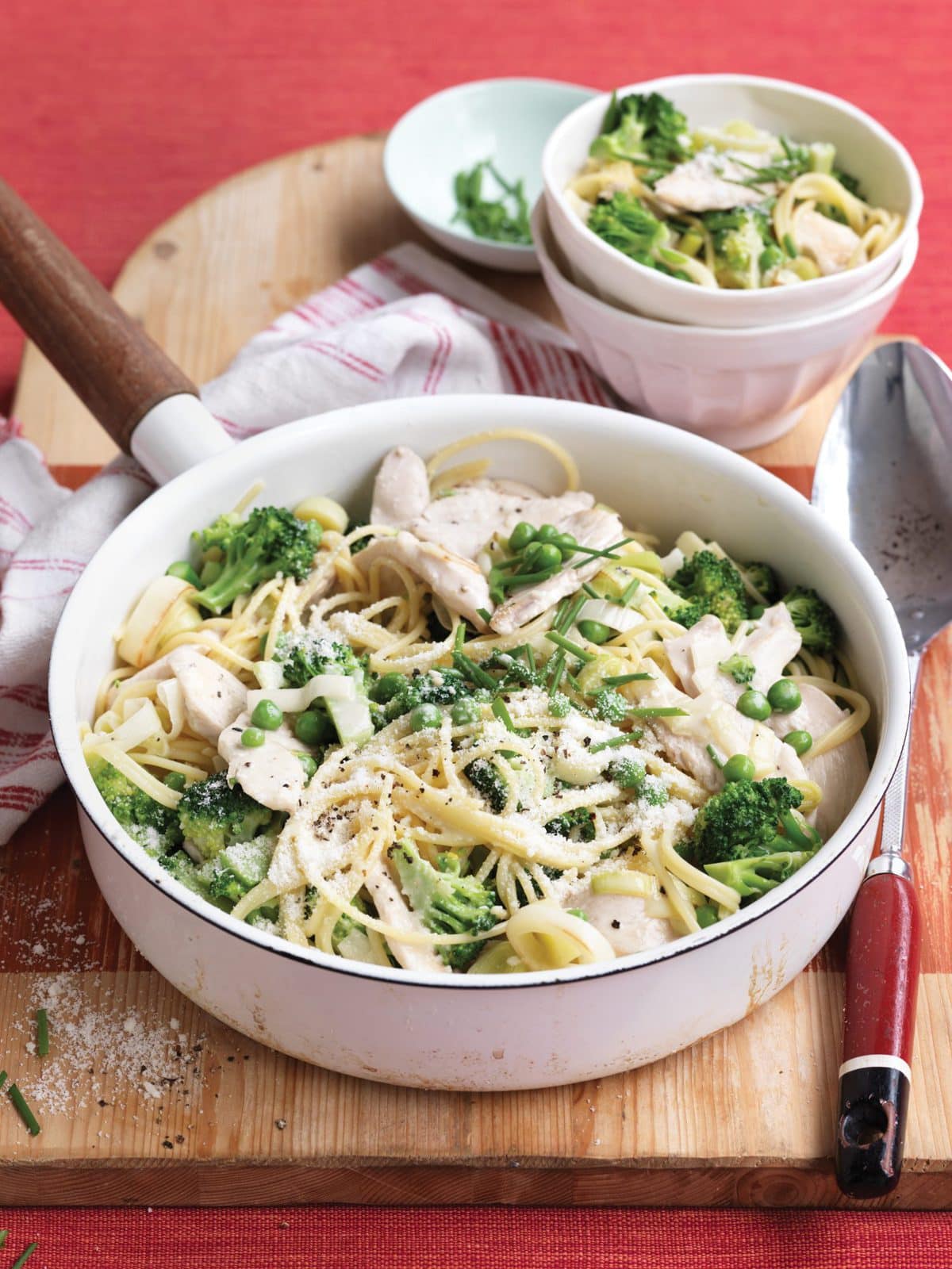 Creamy chicken, leek and pea pasta