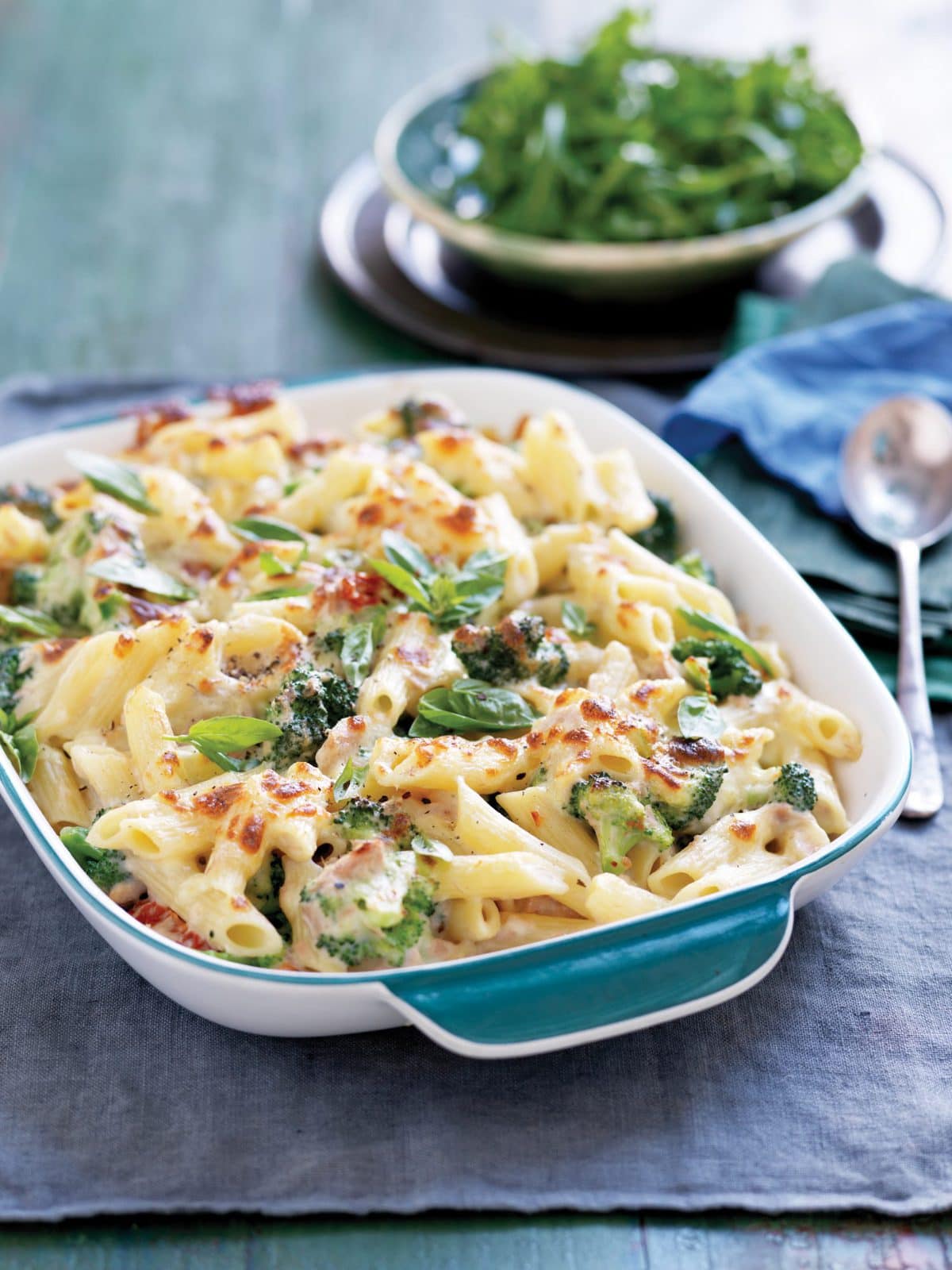 Creamy tuna and broccoli pasta bake