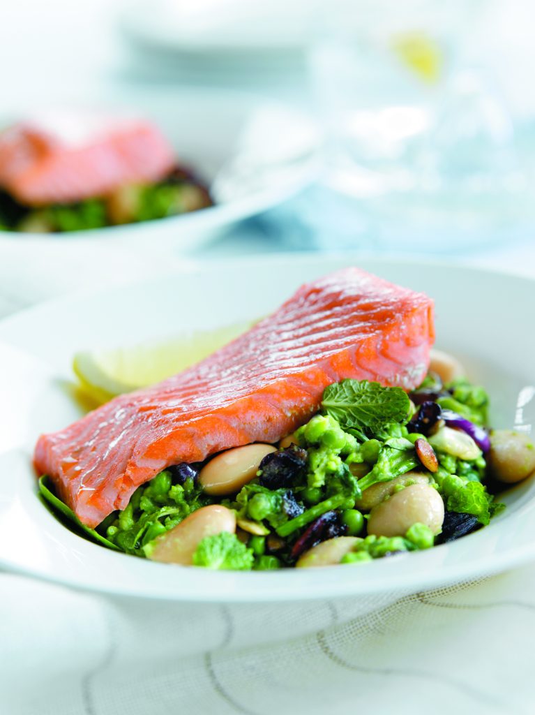 Crushed butter beans and peas with salmon Crushed butter beans and peas with salmon