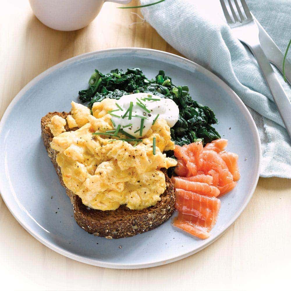 Deluxe scrambled egg with spinach and salmon Deluxe scrambled egg with spinach and salmon
