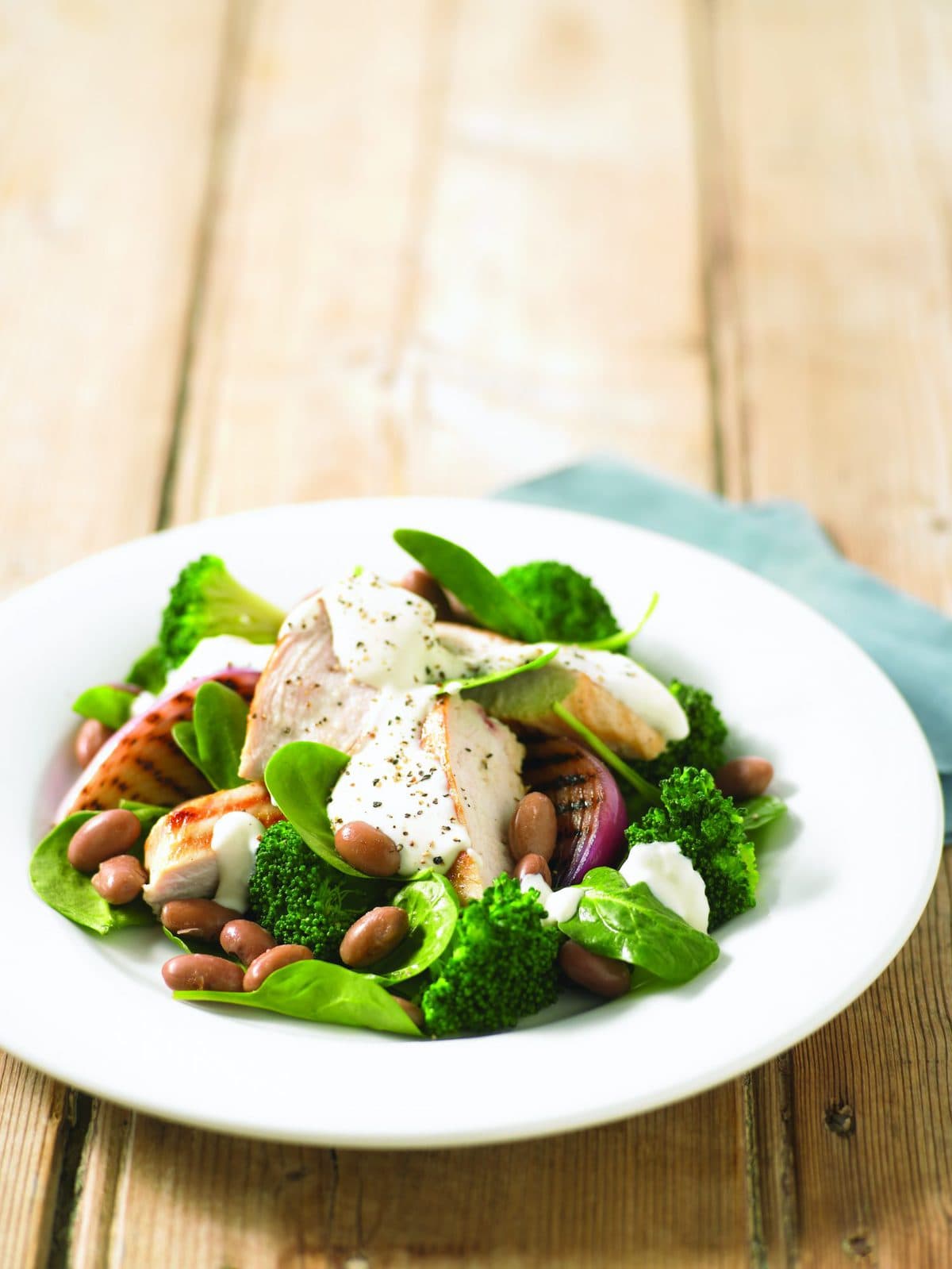 Grilled chicken salad with yoghurt dressing