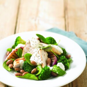 Grilled chicken salad with yoghurt dressing