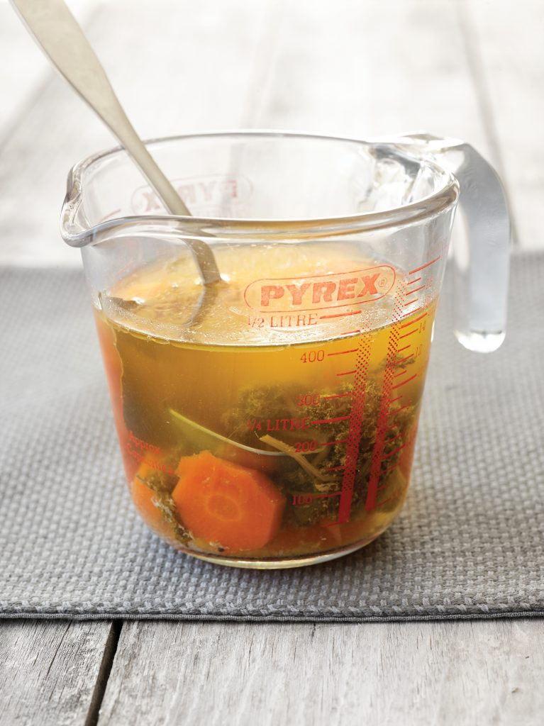 Low-FODMAP slow-cooker chicken stock Low-FODMAP slow-cooker chicken stock
