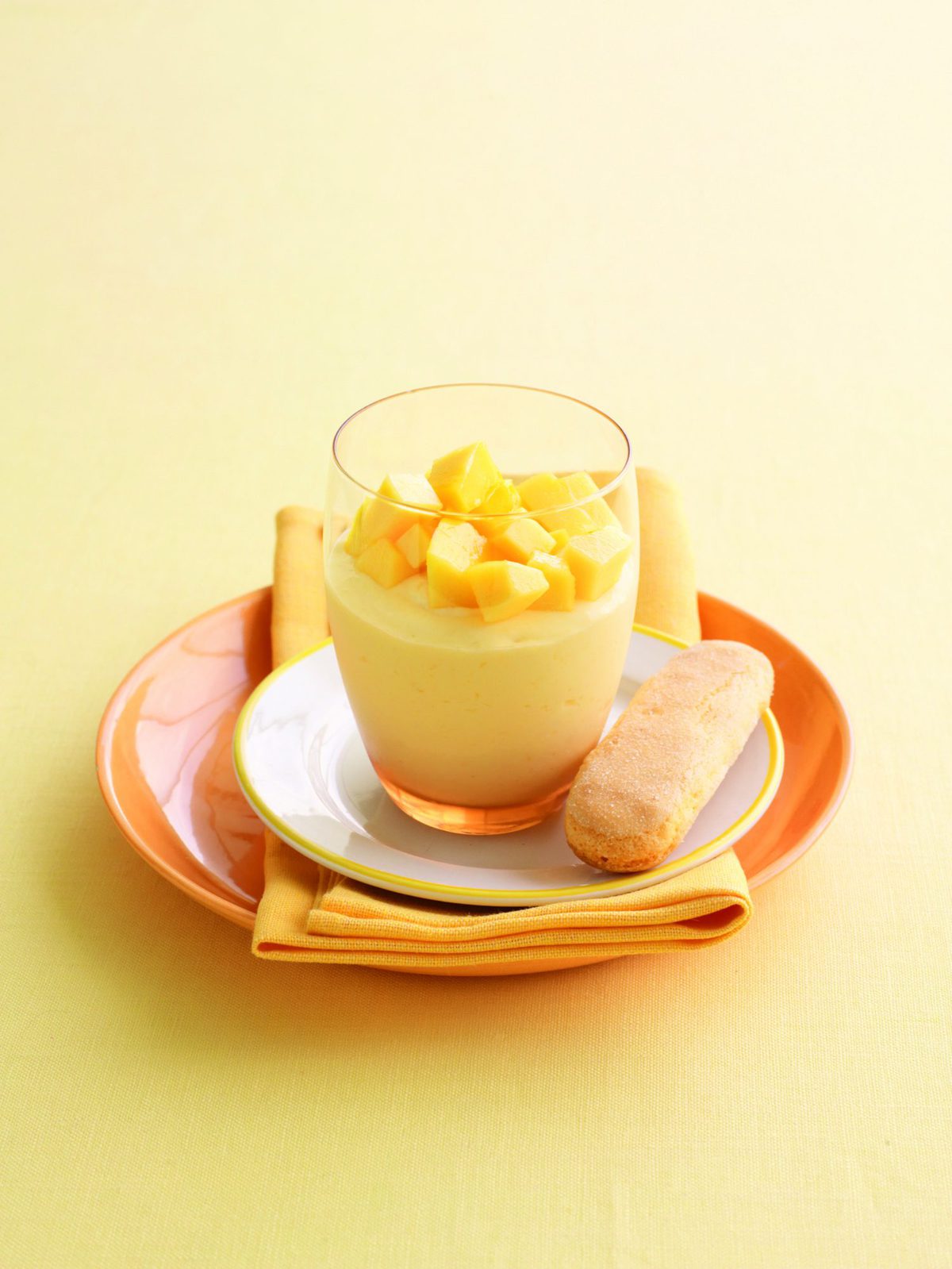 Mango yoghurt mousse