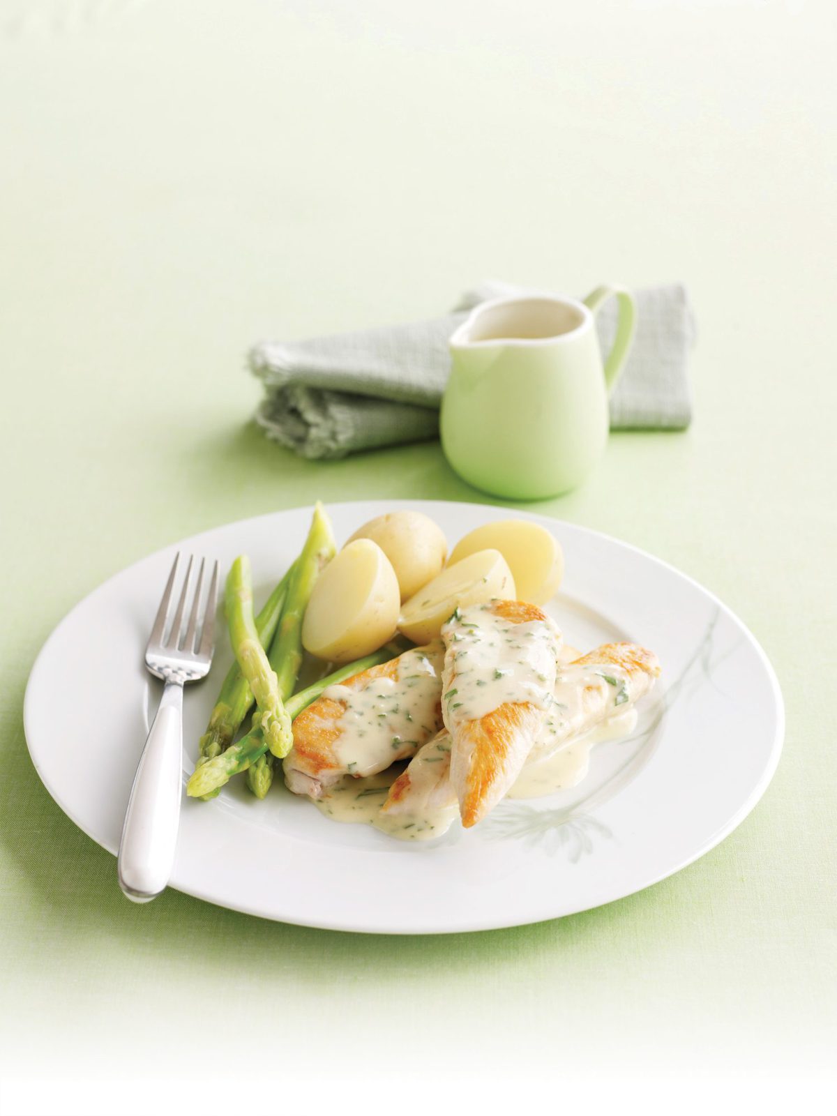 Pan-fried chicken with creamy, herby sauce