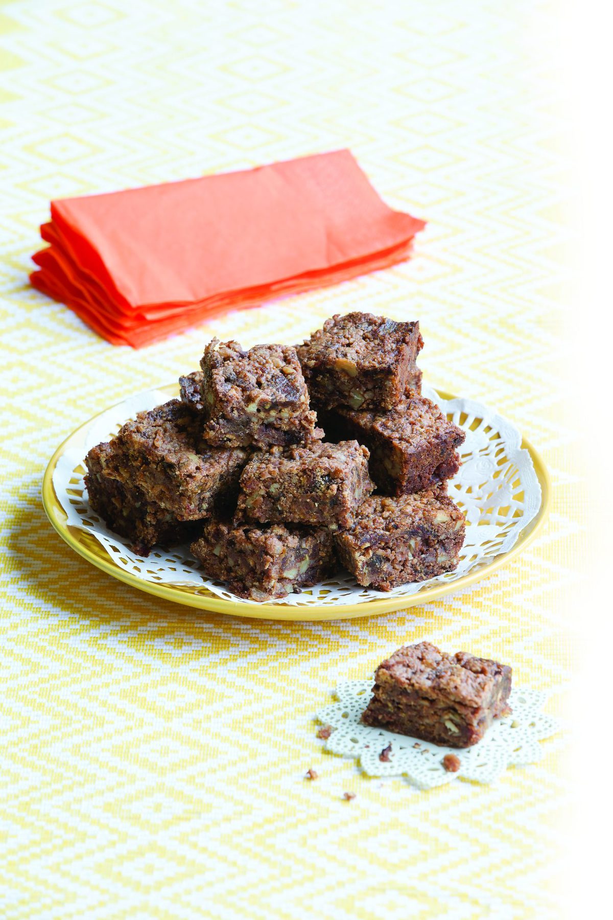 Pecan and chocolate slice