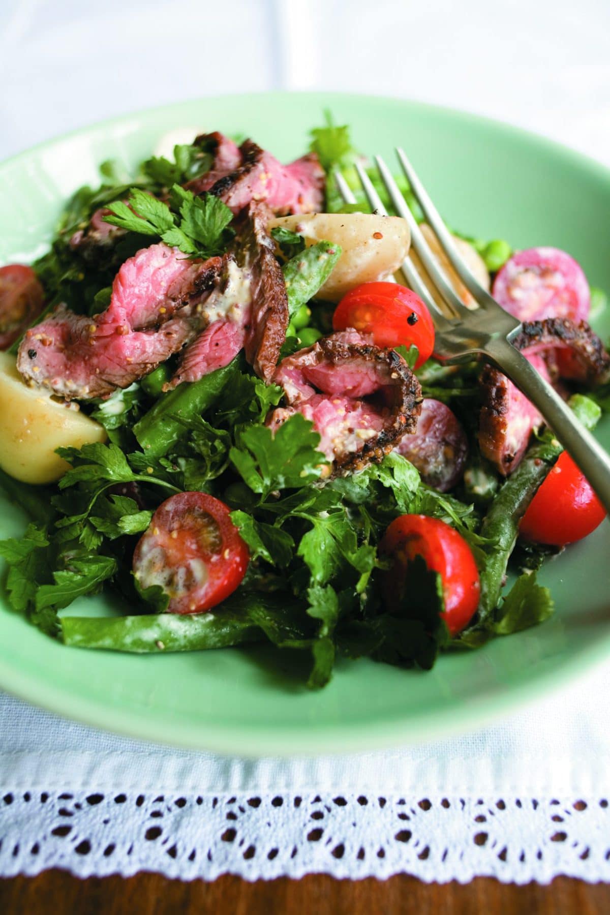 Peppered beef and parsley salad