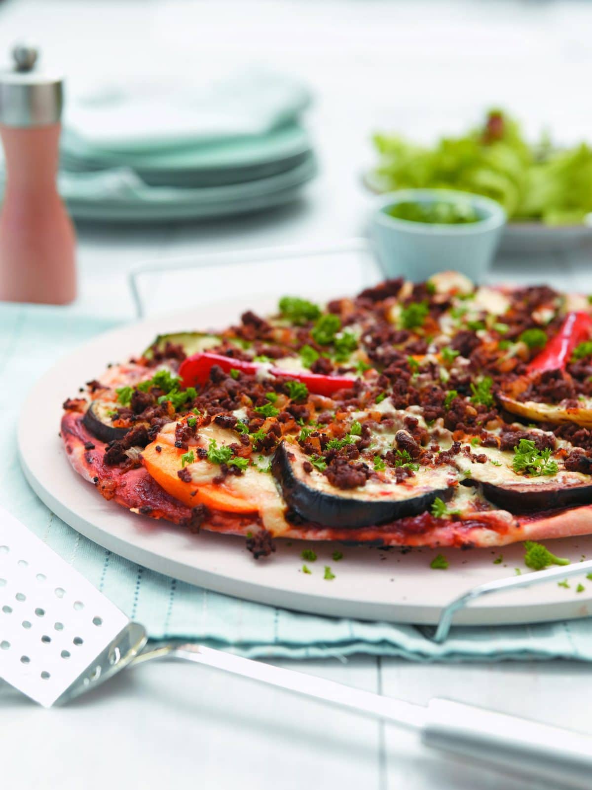 Pizza with spicy lamb and grilled vegetables