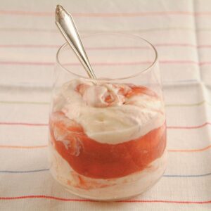 Rhubarb and yoghurt fool